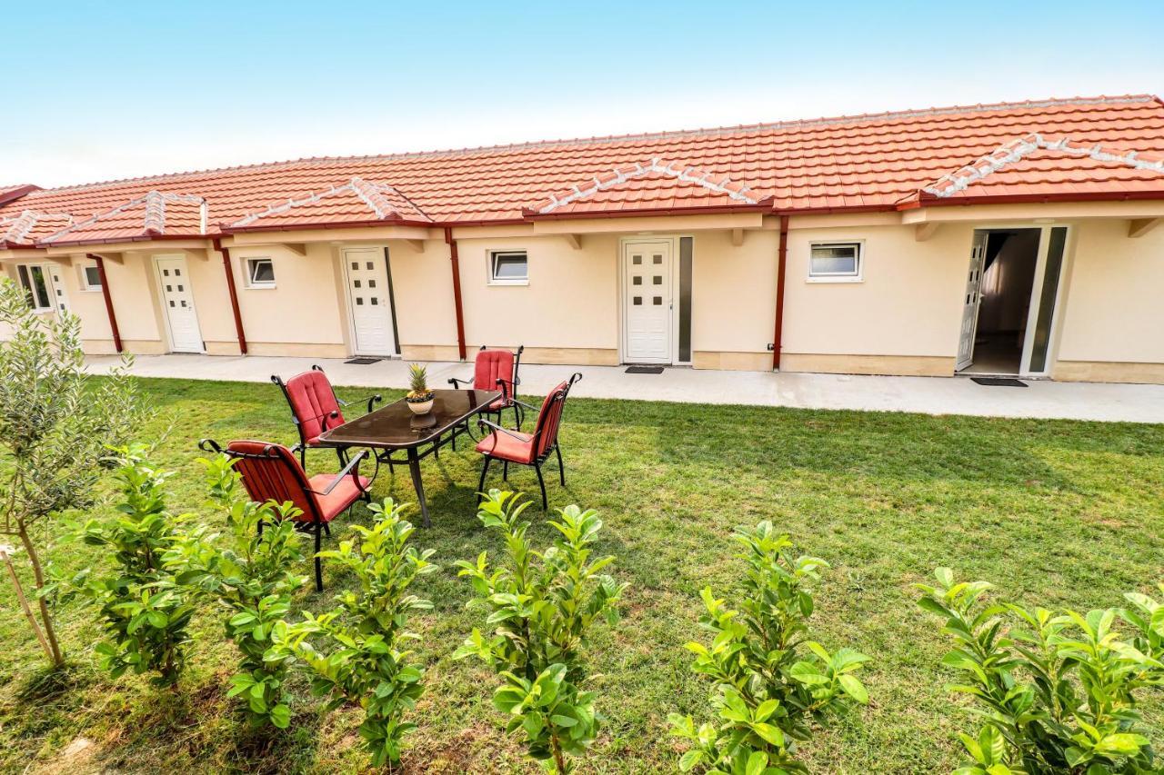 Simo Apartments Airport Podgorica Esterno foto