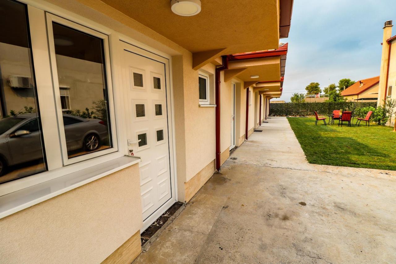 Simo Apartments Airport Podgorica Esterno foto