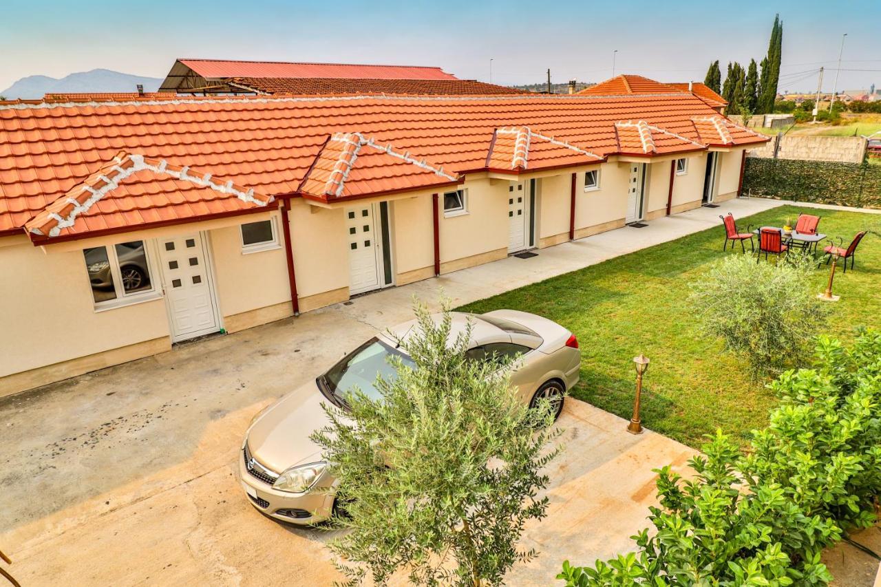 Simo Apartments Airport Podgorica Esterno foto