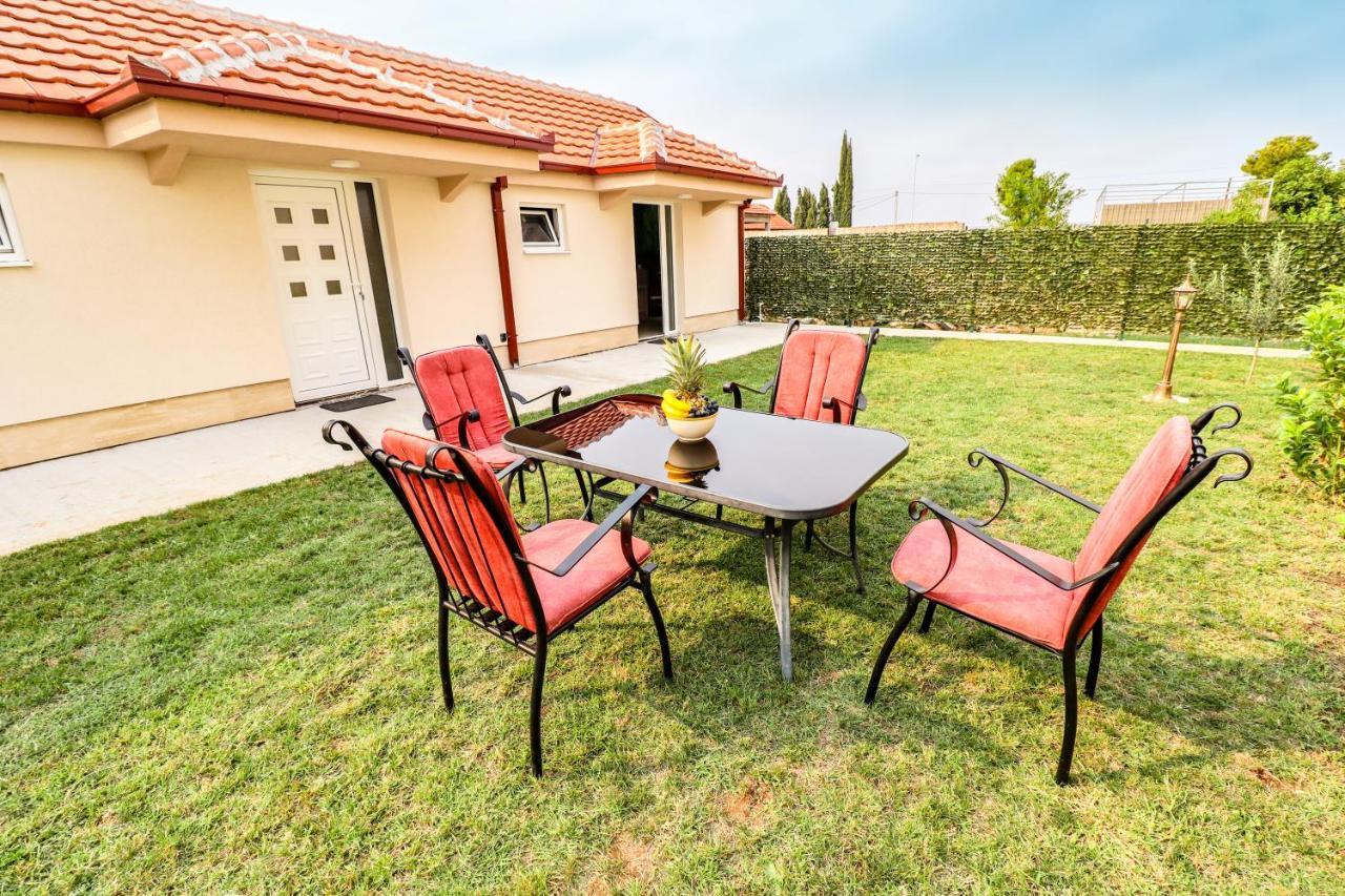 Simo Apartments Airport Podgorica Esterno foto