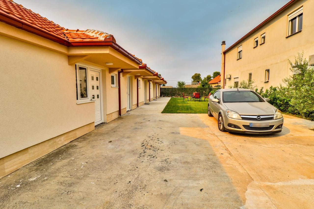 Simo Apartments Airport Podgorica Esterno foto
