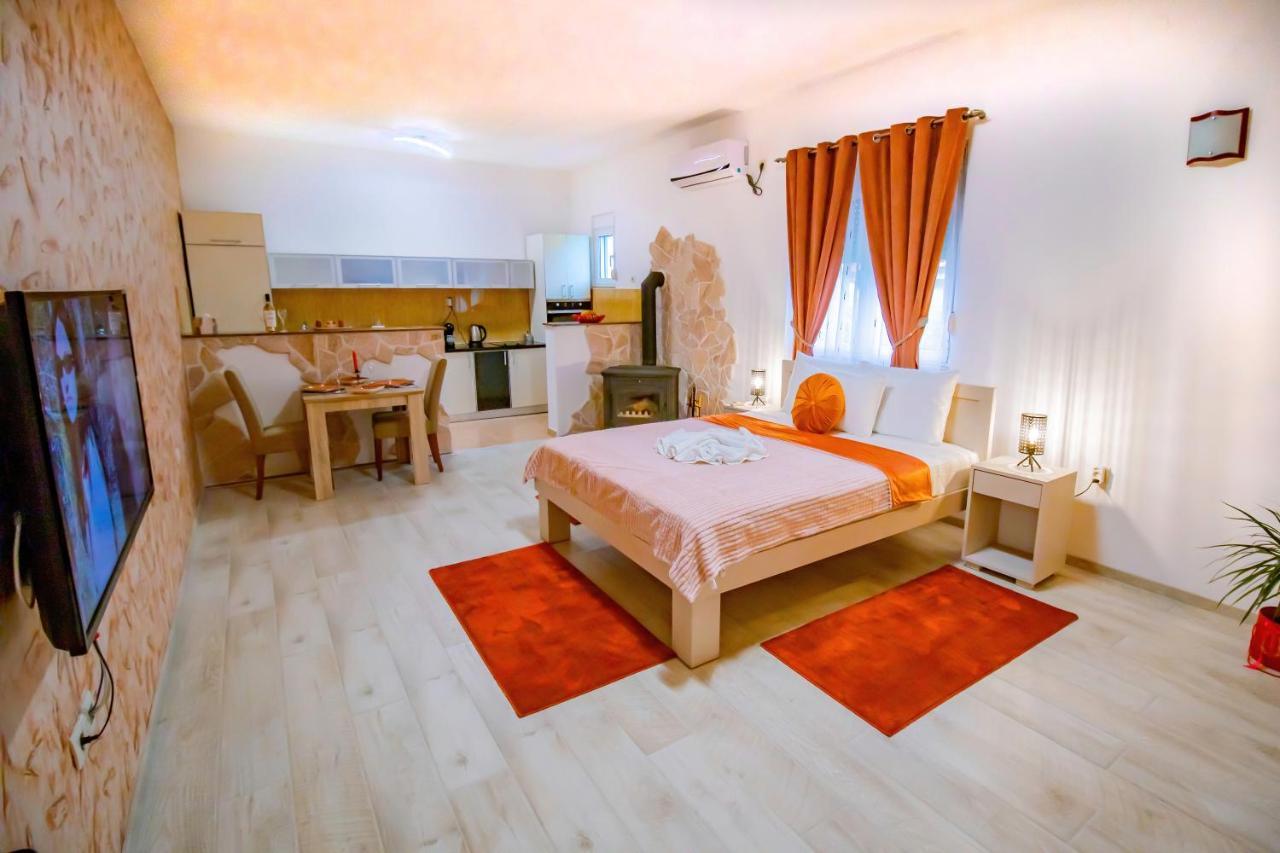 Simo Apartments Airport Podgorica Esterno foto